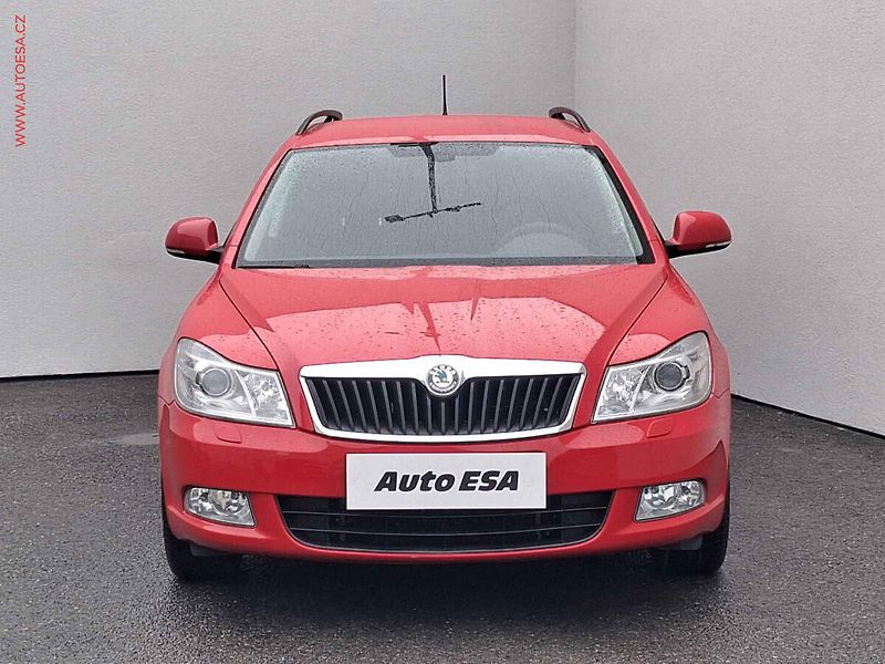 Škoda Octavia (2011) 1.4 TSi, Family, DSG, xenon - fotka 2 z 17