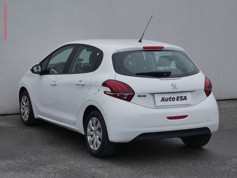 Peugeot 208 (2015) 1.2 PT, ČR, AC, tempo - fotka 6 z 19