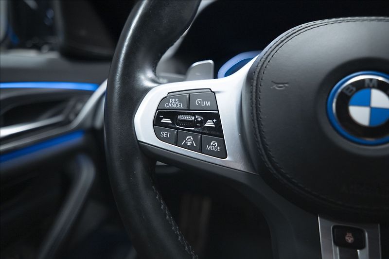 BMW Řada 5 530e xDrive M Sport ČR DPH   2 - fotka 16 z 42