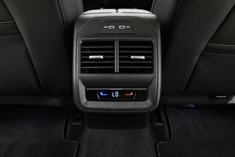Volkswagen Passat 2,0 TDI 110kW DSG Business Zár - fotka 23 z 33