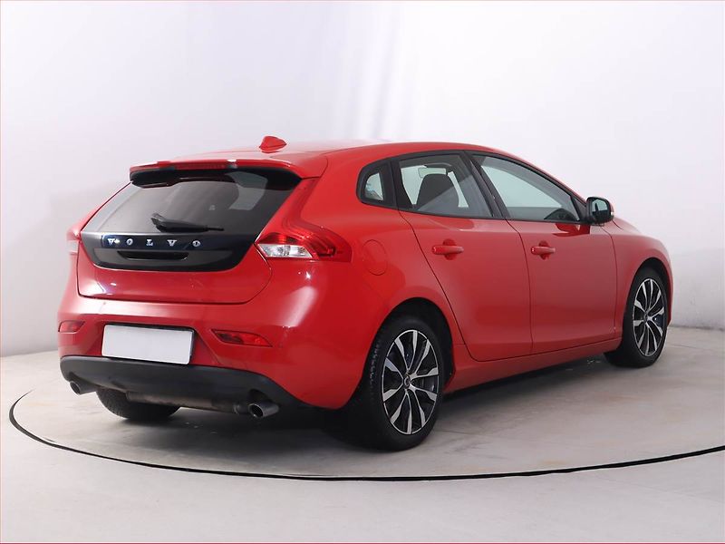 Volvo V40 (2019) 1.5 T3, Automat, Serv.kniha - fotka 5 z 19