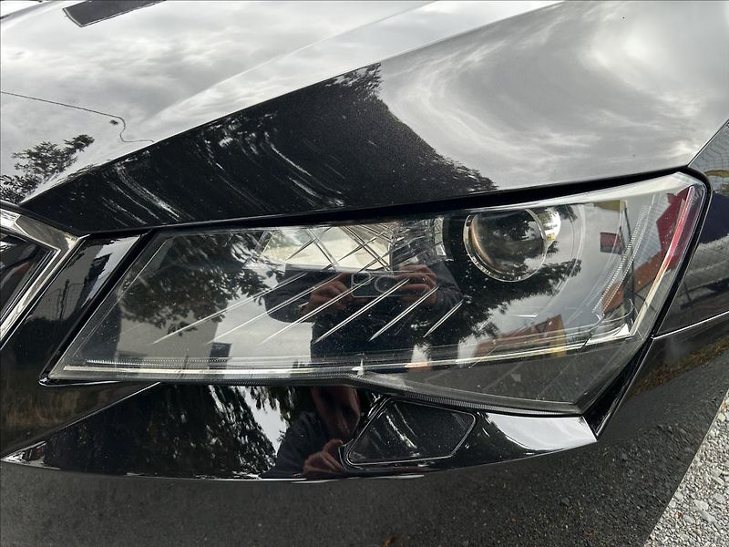 Škoda Superb 2,0 TDi DSG  BIXEN NAVI 1xMaji - fotka 41 z 50