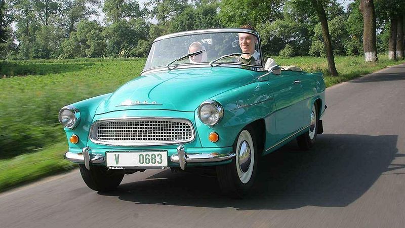Škoda 450 s Miss USA 1957 Charlottou Sheffieldovou.