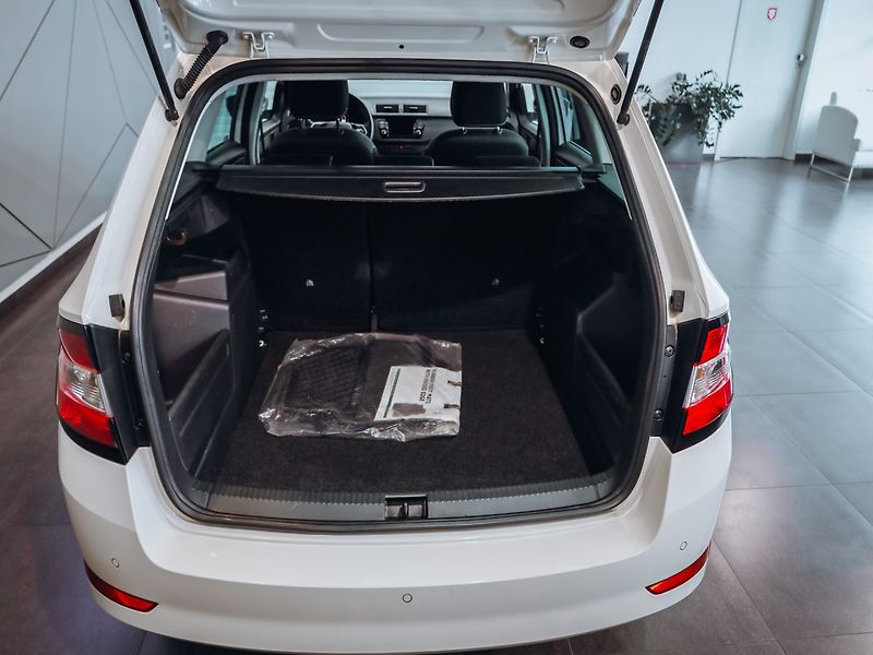 Škoda Fabia 1.0 TSI 70 kW Ambition Tour - fotka 7 z 28