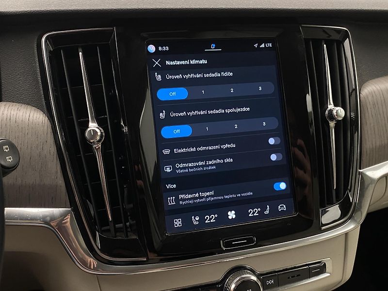 Volvo V90 CC B4 AWD CORE AUT CZ - fotka 37 z 52