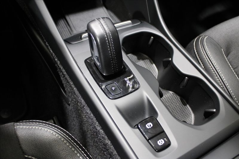 Volvo XC40 2,0 T5 182KW AWD zánovní - fotka 25 z 34