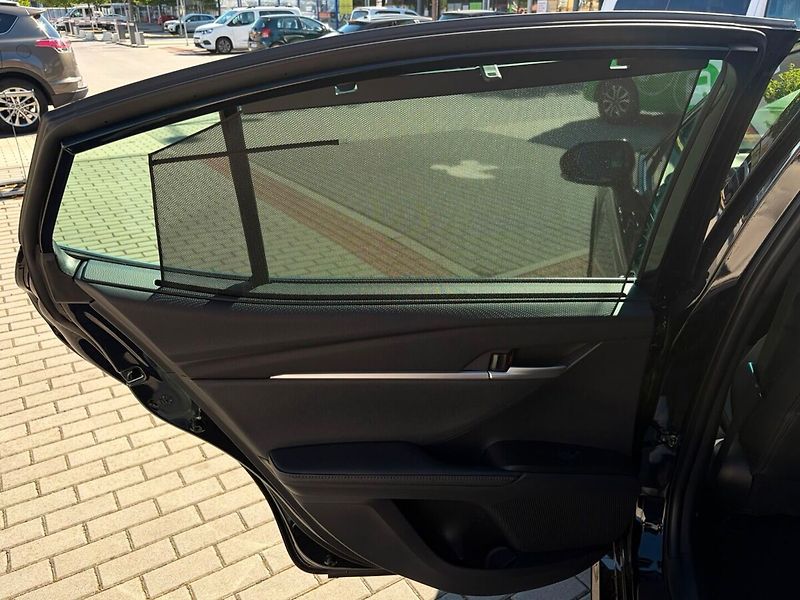 Toyota Camry 2.5 hybrid Executive - fotka 14 z 23
