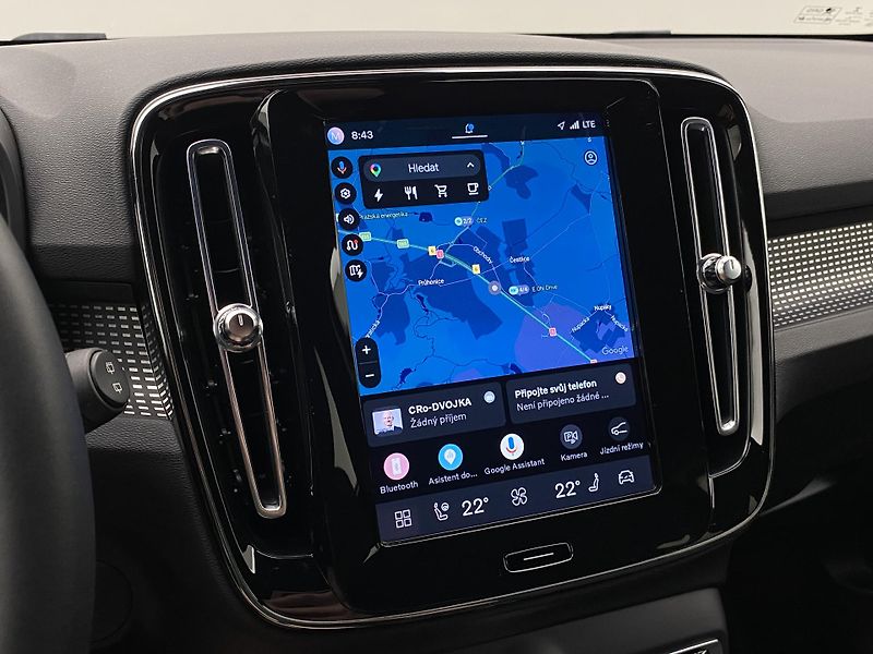 Volvo XC40 PURE ELECTRIC REZERVACE - fotka 34 z 52
