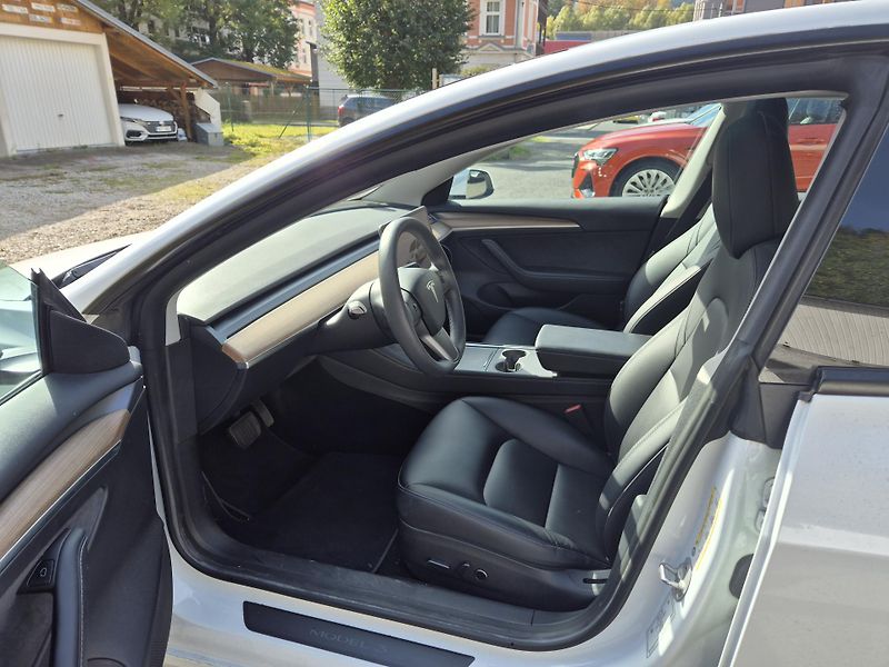 Tesla Model 3 ZAMLUVENO ! - fotka 3 z 5