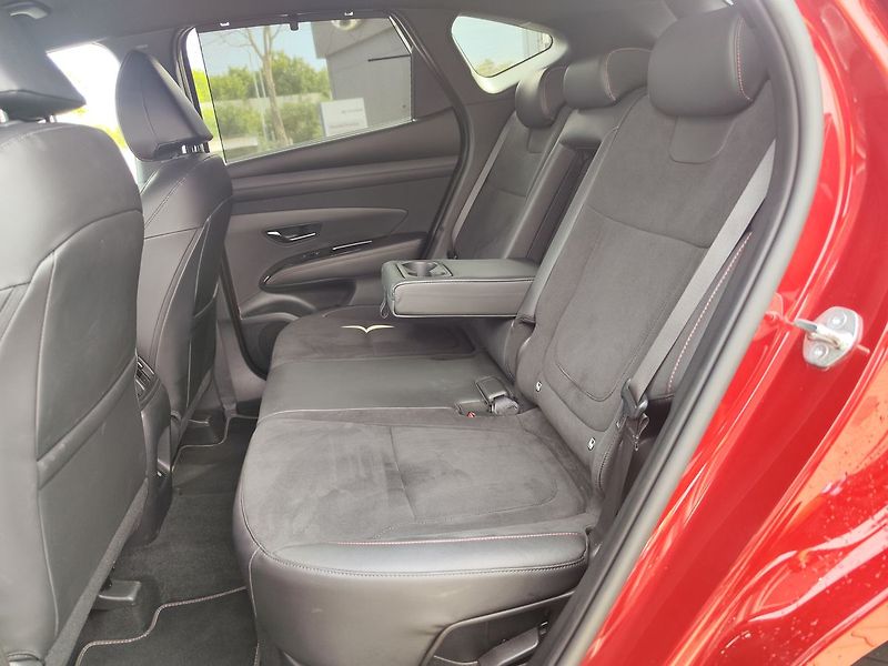 Hyundai Tucson 1.6 T-GDI/158kW HEV N-Line 6AT - fotka 15 z 38