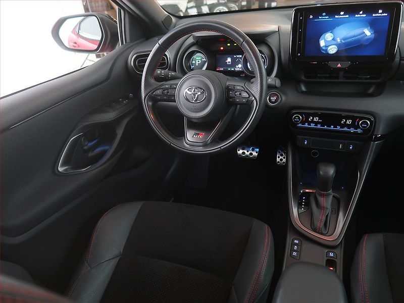 Toyota Yaris (2023) GR Sport 1.5 VVT-i Hybrid - fotka 7 z 22