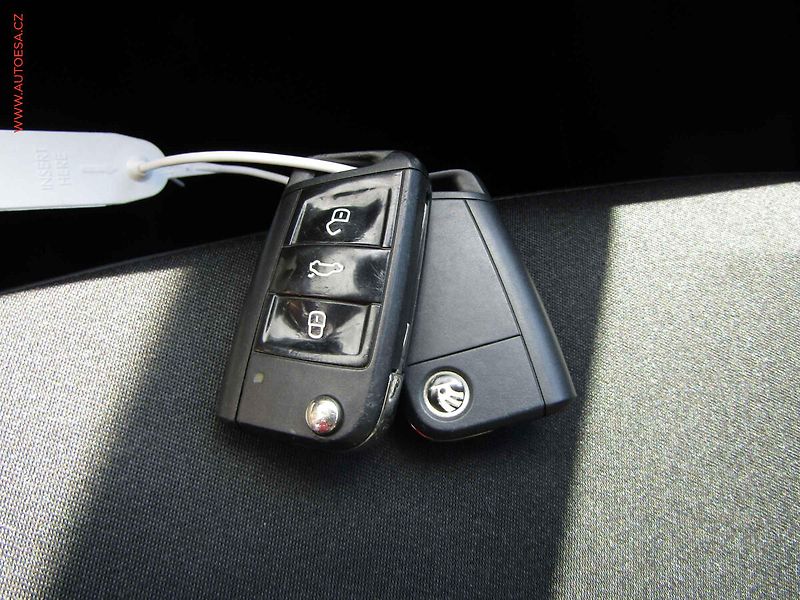 Škoda Octavia (2013) 2.0TDi, RS, DSG, navi, bixen - fotka 21 z 21