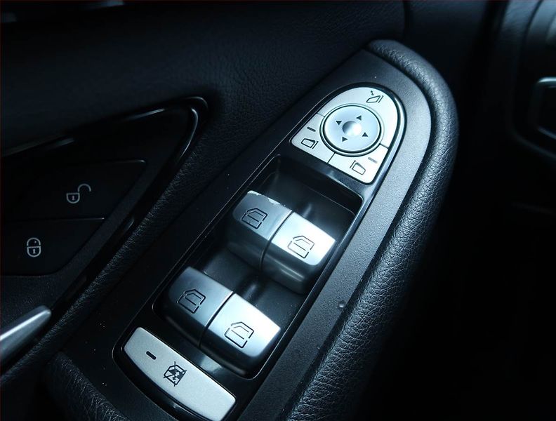 Mercedes-Benz Třídy C (2015) C 220 d 4MATIC , 4X4, Automat - fotka 16 z 22