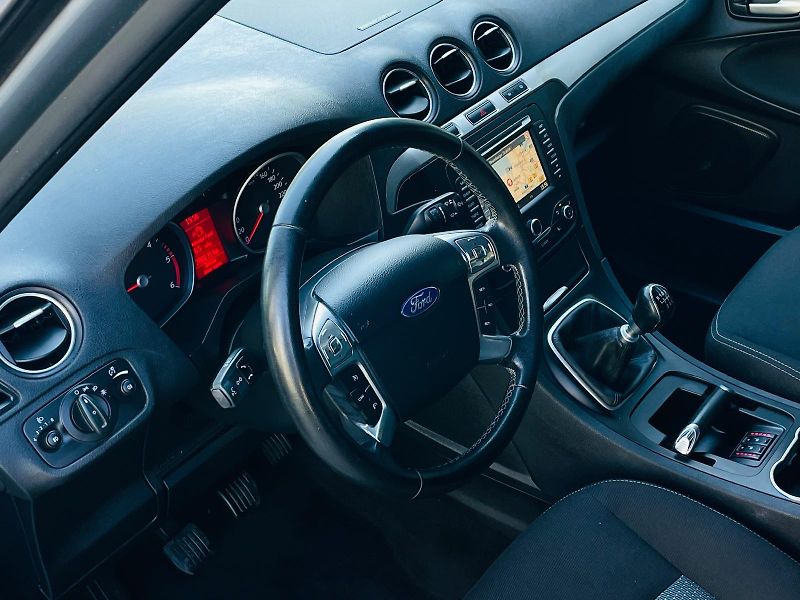 Ford Galaxy 2.0TDCi MANUÁL 7 MÍST VÝHŘEV - fotka 28 z 49