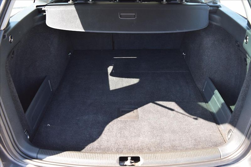 Volkswagen Passat 1,9 TDI 77KW KLIMA 1XMAJITEL - fotka 25 z 46
