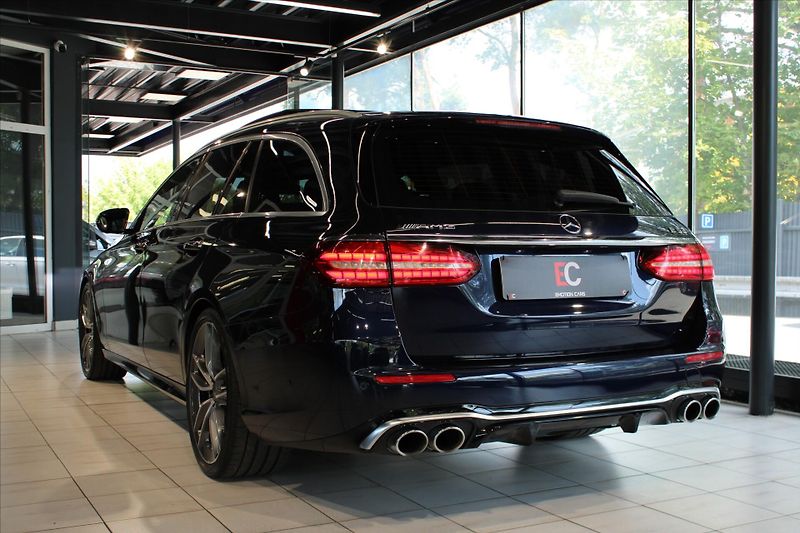Mercedes-Benz Třídy E 53 AMG 4MATIC+ ACC/Pano/Masáže - fotka 37 z 39