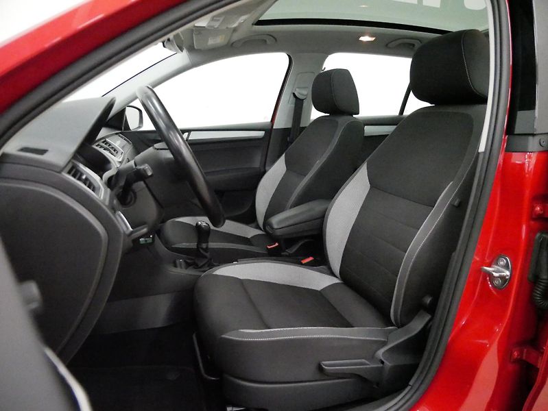 Škoda Rapid - fotka 11 z 32