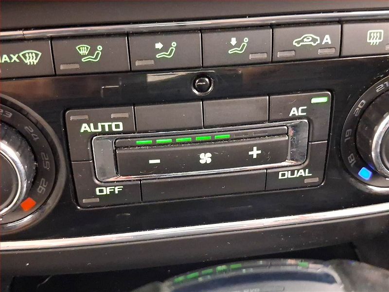 Škoda Superb (2011) Elegance 2.0 TSI, Automat - fotka 16 z 21