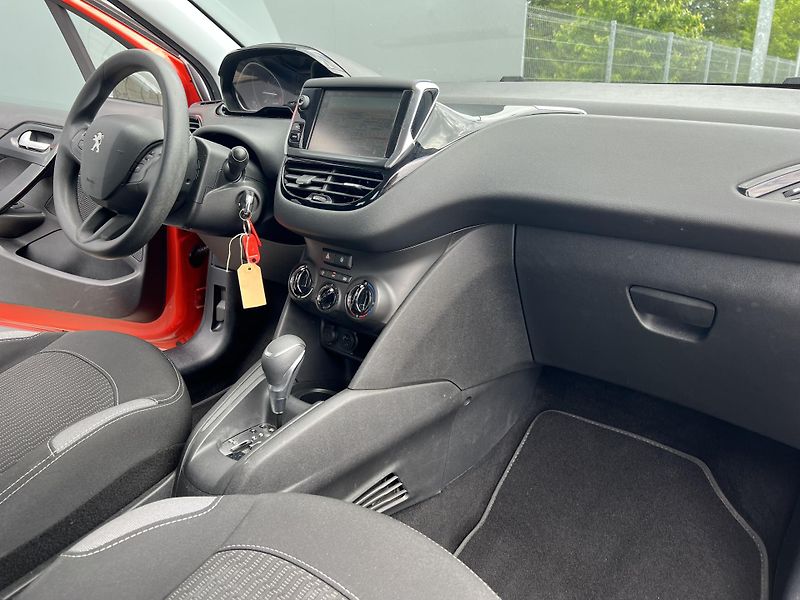 Peugeot 208 1.2*Servis*Tempomat*DPH* - fotka 34 z 37