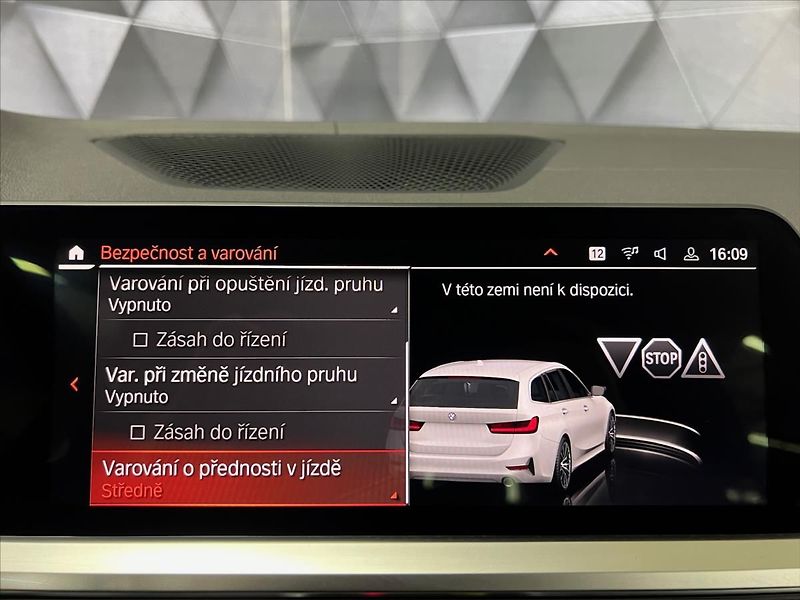 BMW Řada 3 320d xDrive A/T LUXURY, TAŽNÉ - fotka 18 z 31