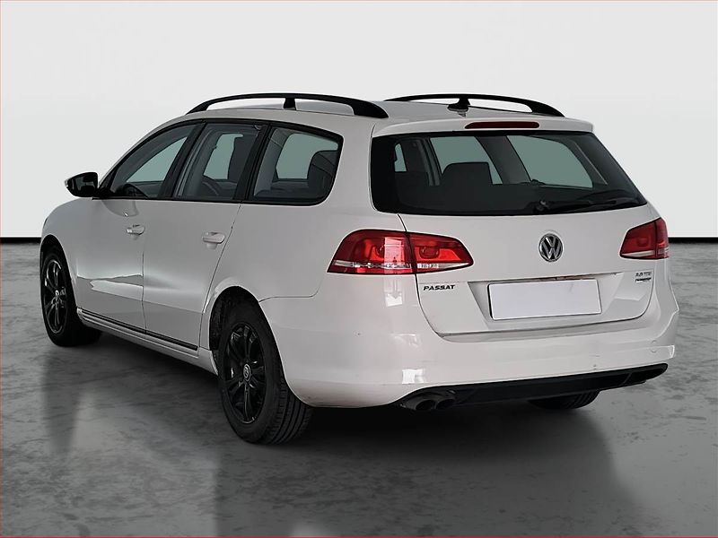 Volkswagen Passat (2011) 2.0 TDI, Navi, Vyhř. sedaček - fotka 4 z 15
