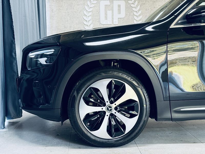 Mercedes-Benz GLB (2024) 200d*4M*PANO*ZÁRUKA*360 - fotka 12 z 36