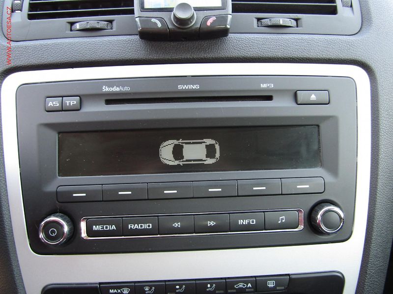 Škoda Octavia (2011) 1.4TSi, ČR, Ambiente - fotka 15 z 16