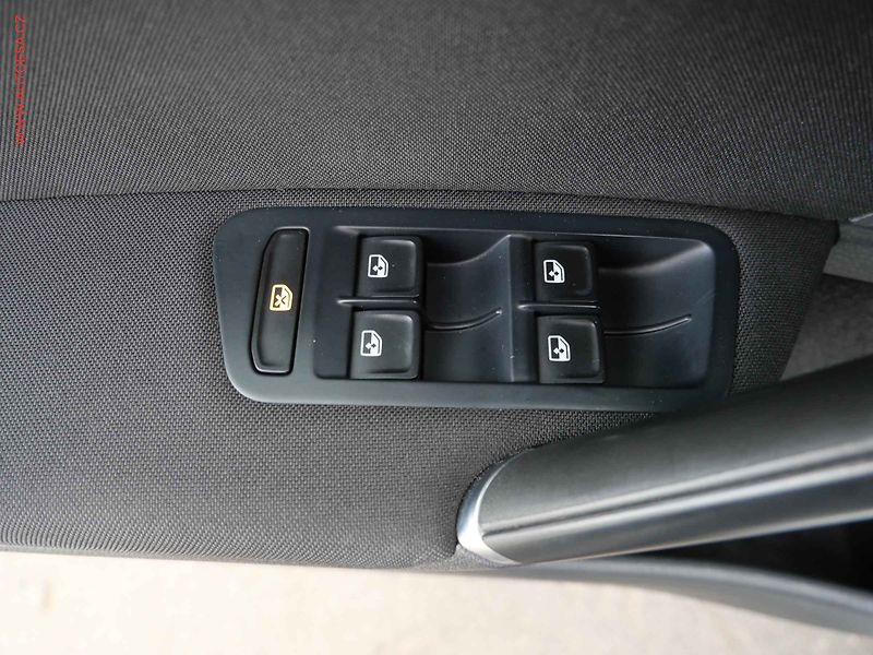Volkswagen Golf (2017) 1.6TDi, ČR, Comfortline - fotka 12 z 21