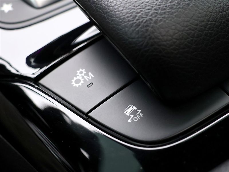 Mercedes-Benz CLA 2,0 35 AMG 225kW 4MATIC CZ - fotka 35 z 46