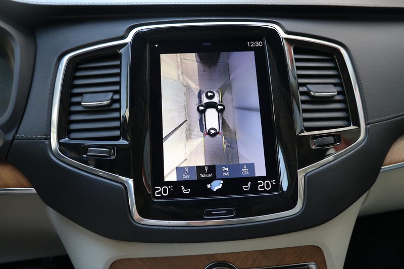 Volvo XC90 (2019) B5 AWD Inscription - fotka 17 z 21