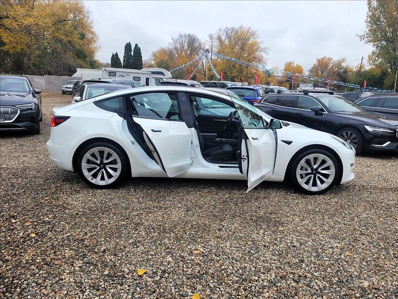 Tesla Model 3 AWD,LR,366kw,DUAL,SOH 89% - fotka 18 z 50