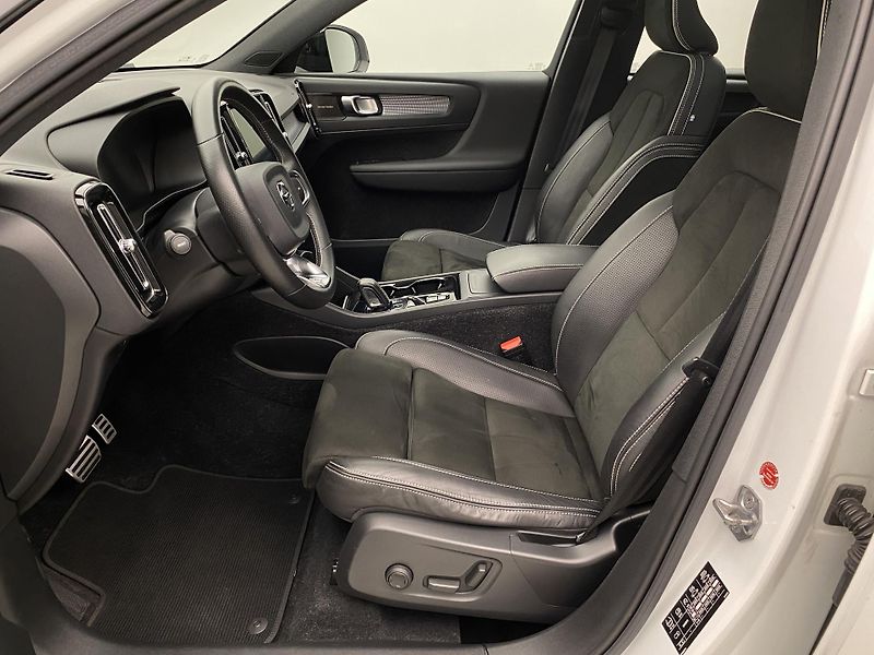 Volvo XC40 D4 AWD R-DESIGN AUT  - fotka 3 z 40