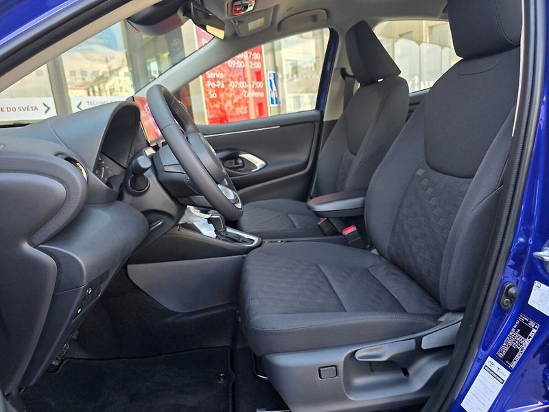 Toyota Yaris 1,5 Hybrid Comfort  do 30/6 - fotka 3 z 15