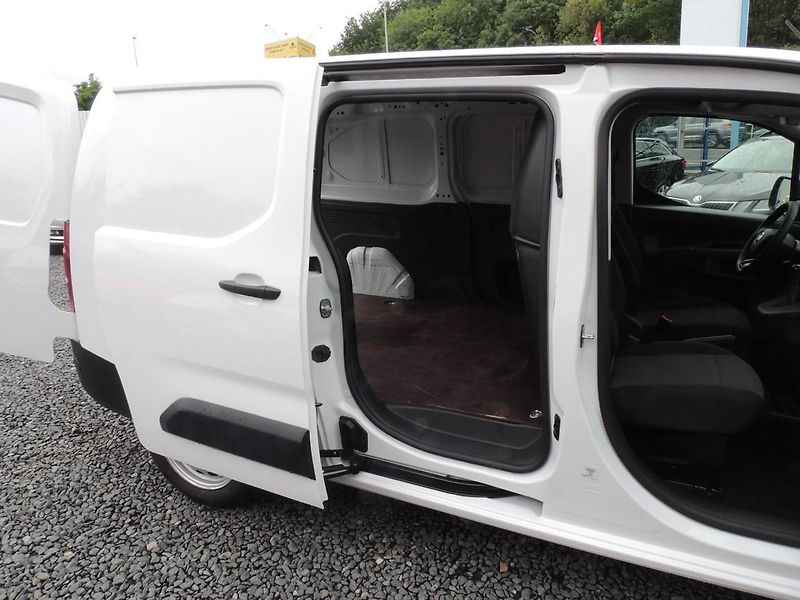 Fiat Dobló cargo (2023) 1.5HDi,L2,ČR,1.majitel - fotka 19 z 29