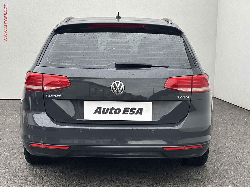 Volkswagen Passat (2017) 2.0 TDi, Navi, AC - fotka 5 z 17