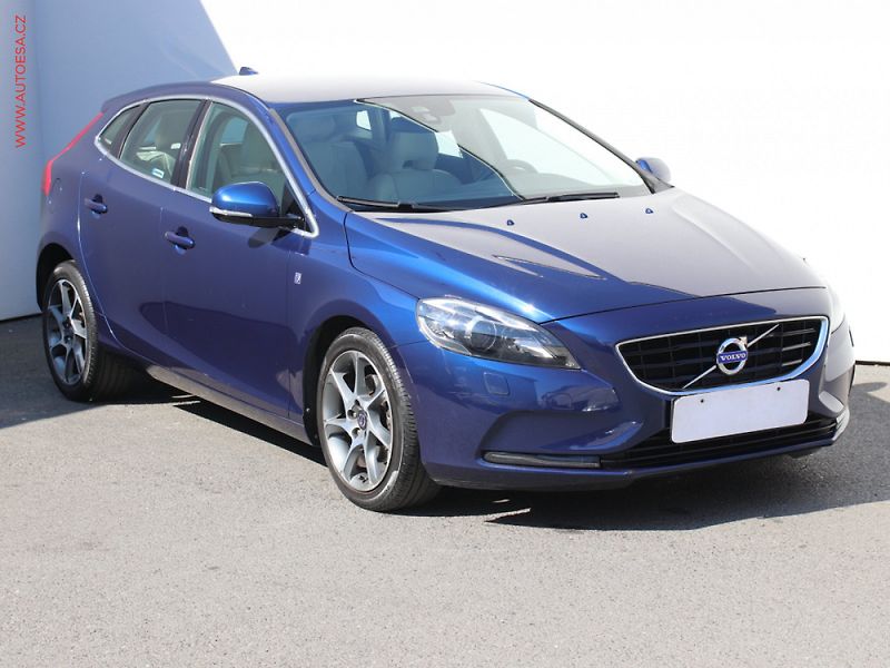 Volvo V40 (2014) 1.6i, navi - fotka 1 z 3