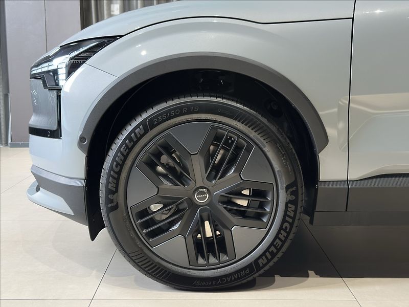Volvo EX30 (2026) 0,0 P8 AWD  Ultra Cross Countr - fotka 7 z 38