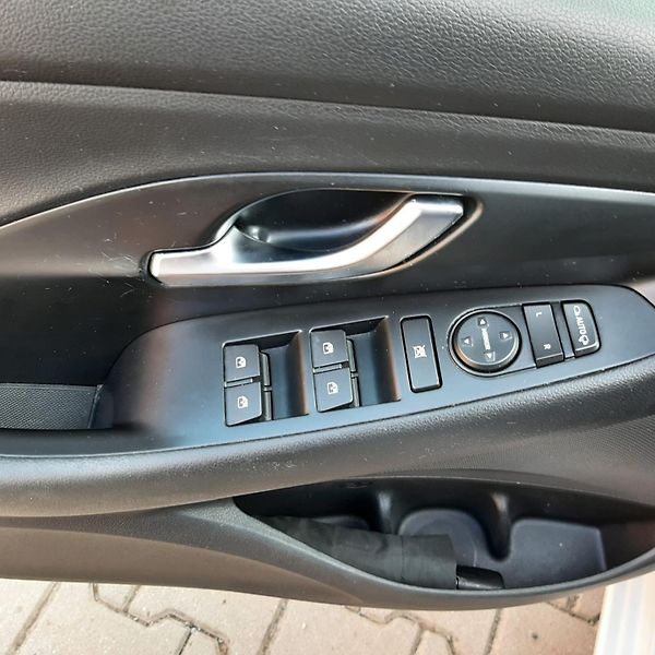 Hyundai i30 (2021) 1.6 CRDI  - fotka 14 z 21