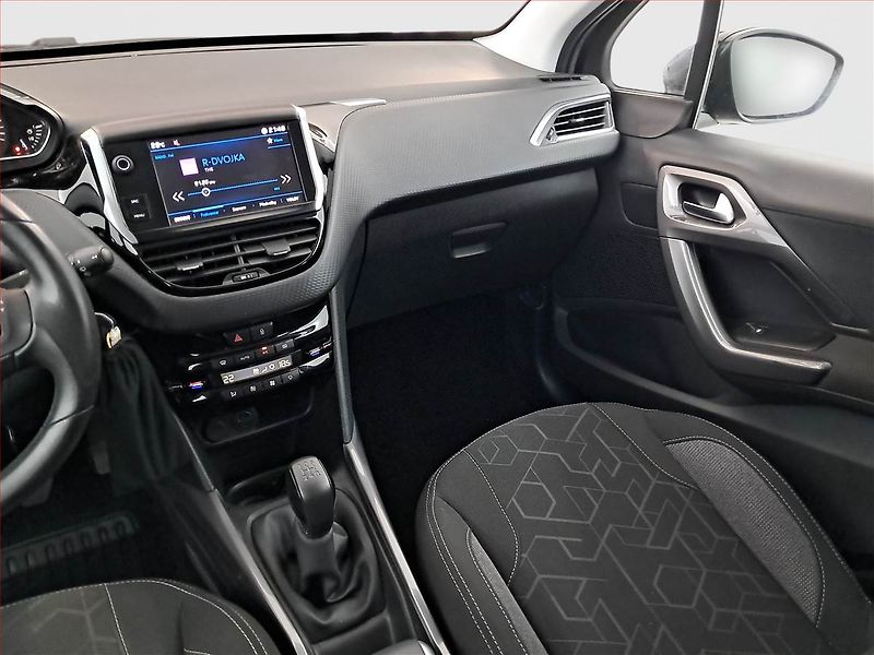 Peugeot 2008 (2017) 1.2 PureTech, Serv.kniha - fotka 8 z 18