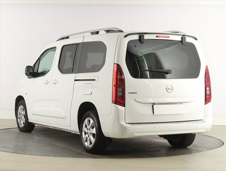 Opel Combo (2022) Maxi Elegance 1.5 CDTI, 7Míst - fotka 4 z 24