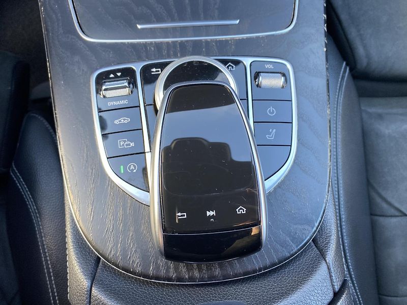Mercedes-Benz Třídy E E 220d 4MATIC AMG - fotka 26 z 28