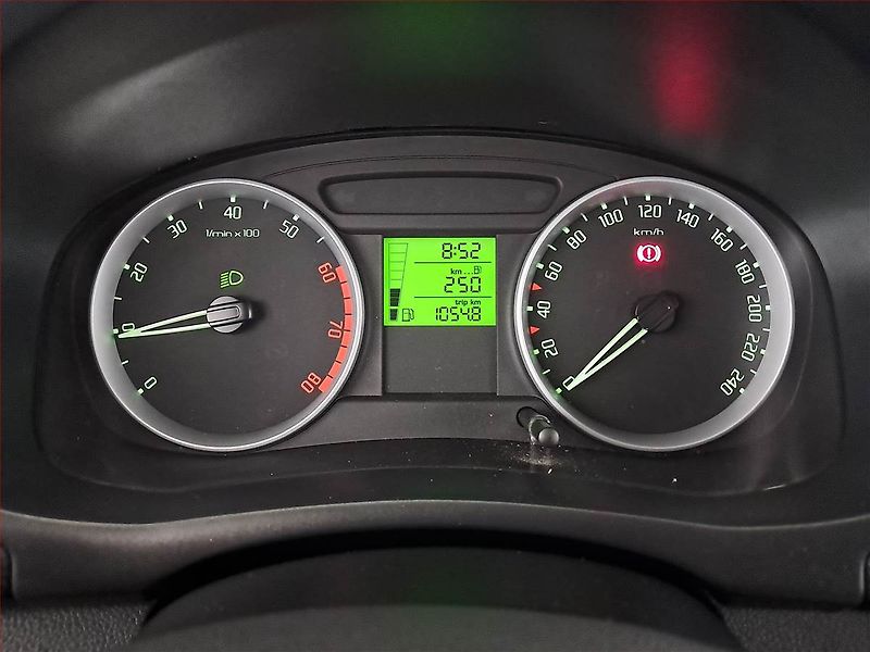 Škoda Fabia (2008) 1.4 16V - fotka 11 z 16