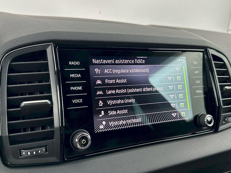 Škoda Karoq (2025) DSG 2.0TSI 140kW 4x4 SportLine - fotka 14 z 37