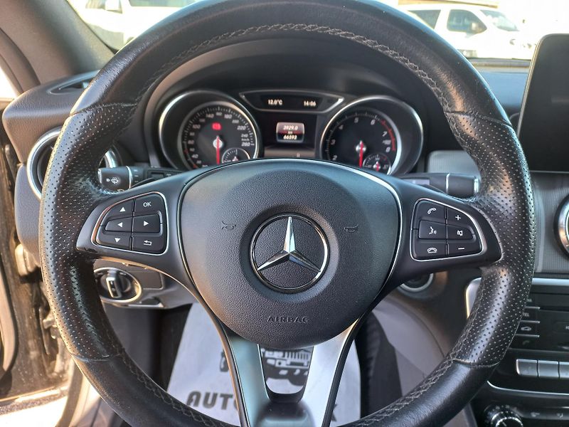 Mercedes-Benz CLA (2018) 180 - fotka 17 z 20