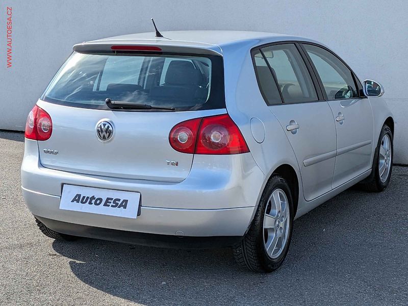 Volkswagen Golf (2007) 1.6i, 2.maj,ČR, Trendline - fotka 4 z 14