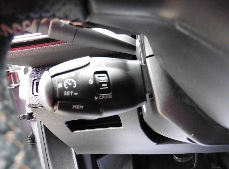 Peugeot 5008 2,0 HDi GT-Line 1.maj. 7.míst - fotka 16 z 19
