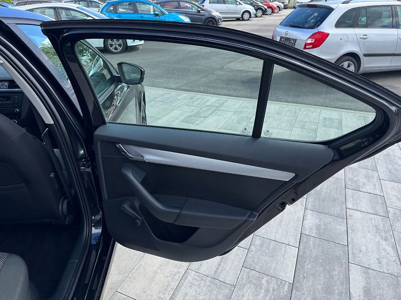 Škoda Octavia (2014) Ambition 1.6 TDI 77kW - fotka 23 z 31