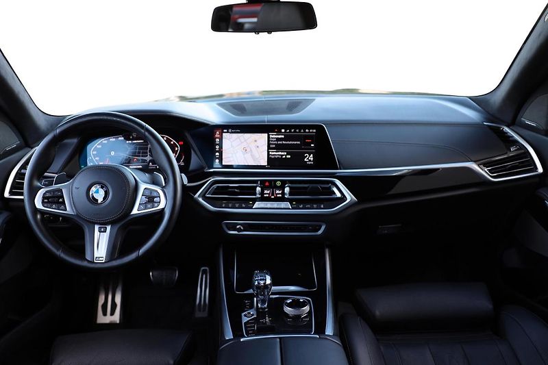 BMW X5 M50i - fotka 11 z 16
