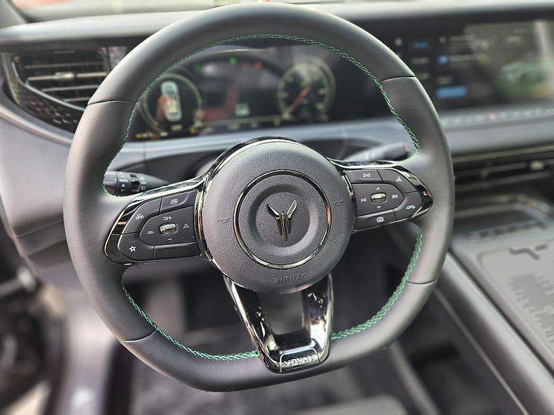 Dongfeng Voyah Free REV 318 (2025) REV 318 AWD Hybrid - fotka 16 z 17