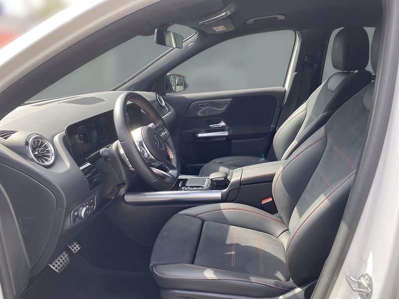 Mercedes-Benz GLA 200d 4M AMG - fotka 14 z 27